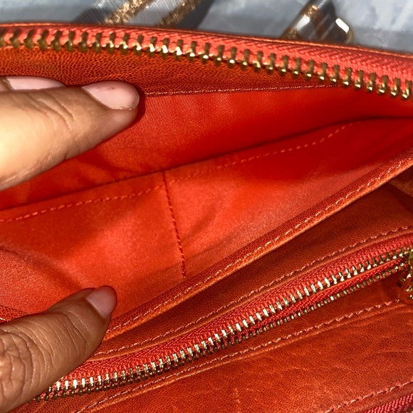 Sold‼️Tory Burch Burnt Orange Leather Zippy Wallet bar Crossbody Conversion - Picture 11 of 12